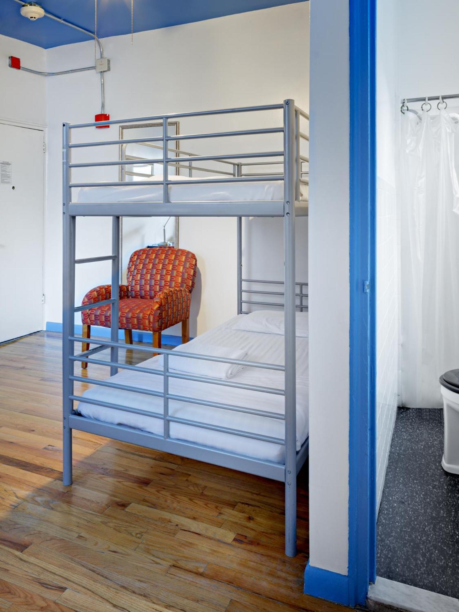 Single Bed 2-Bed Dormitory Room Private Bathroom