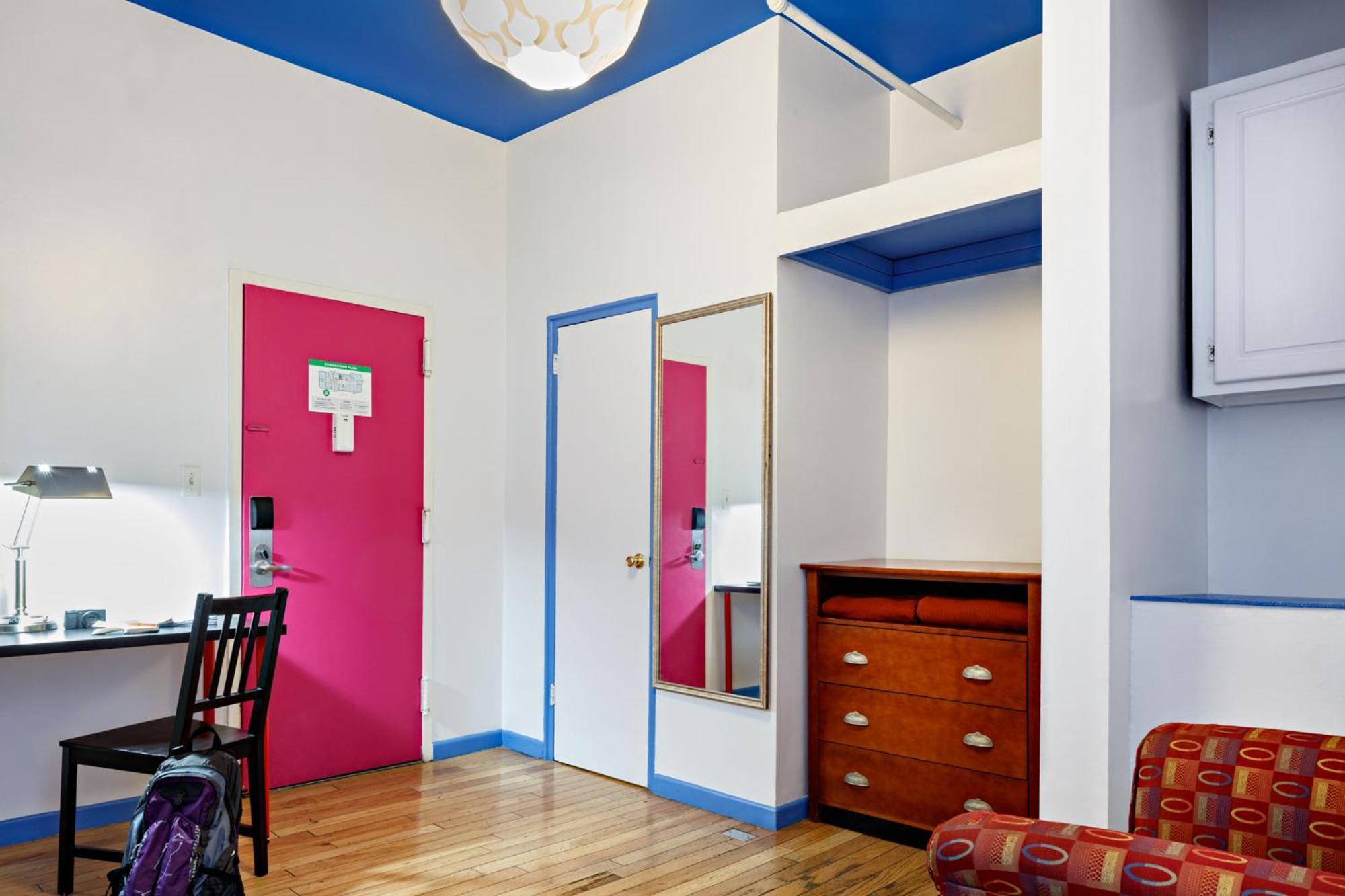 Single Bed 2-Bed Dormitory Room Private Bathroom