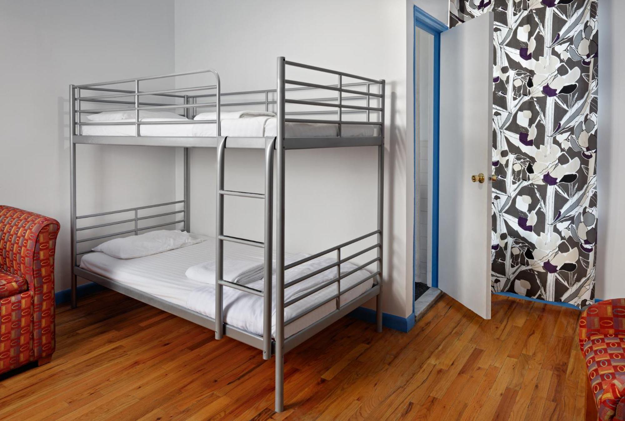 Single Bed 2-Bed Dormitory Room Private Bathroom