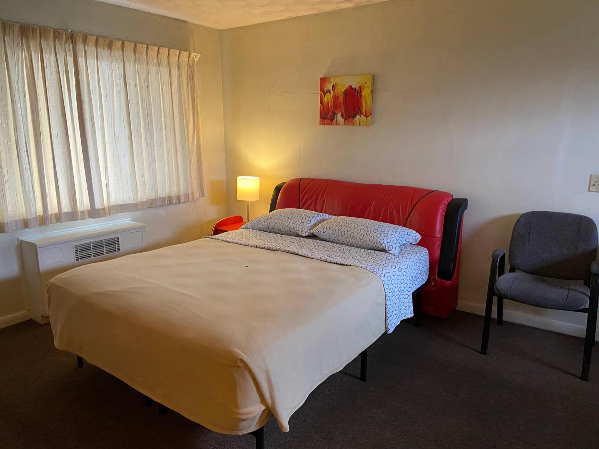 Standard Queen Room One Queen Bed Non-Smoking