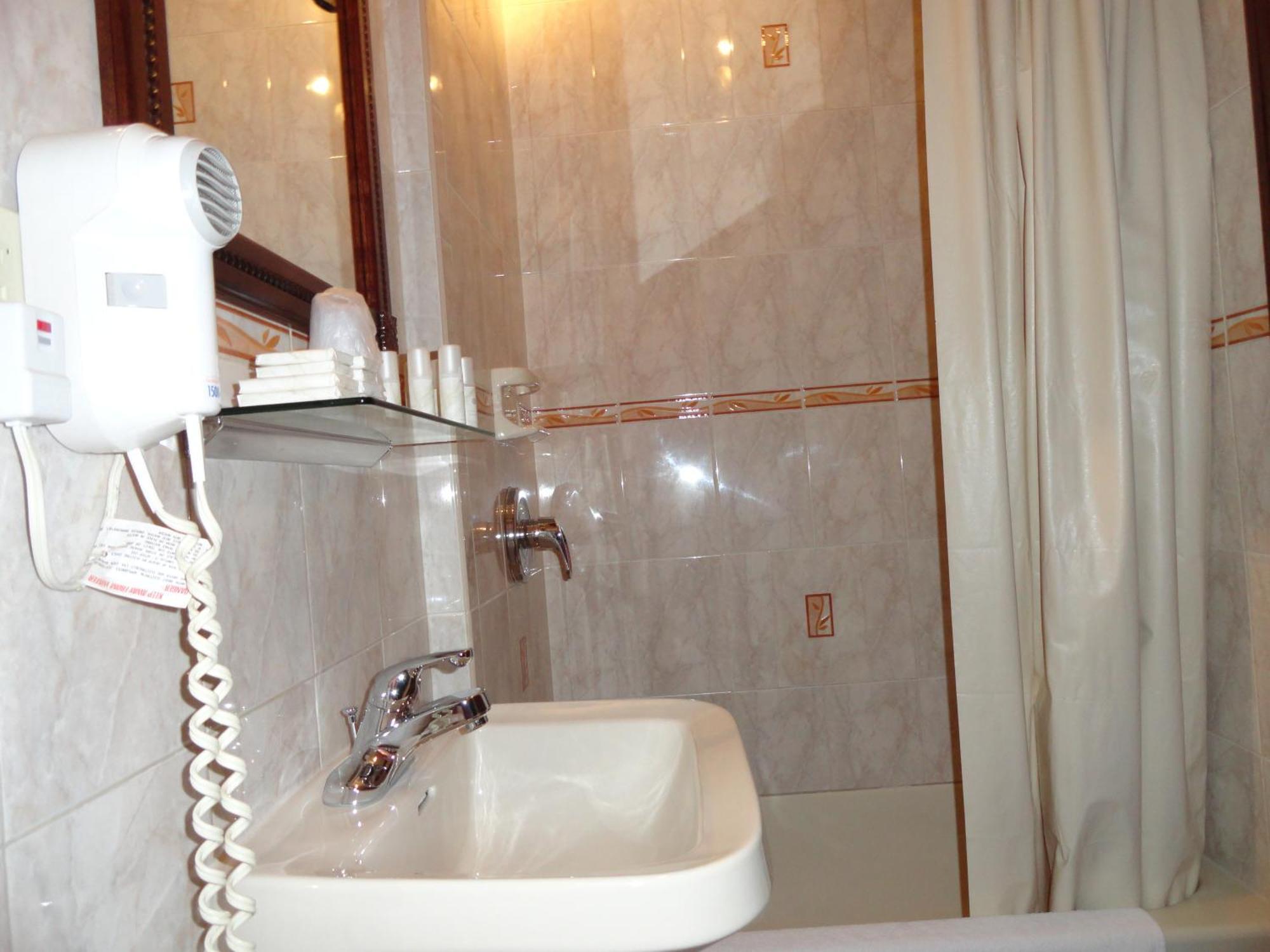 Double Room Private Bathroom