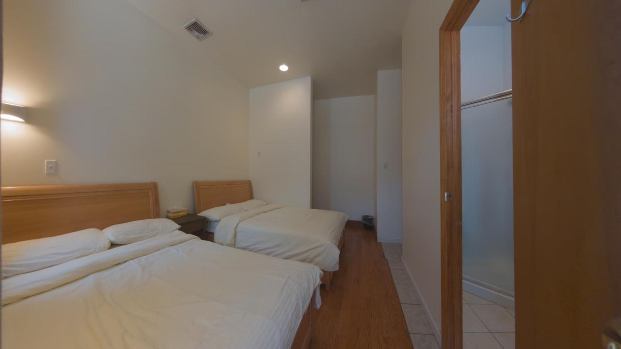 Deluxe Quadruple Room Private Bathroom