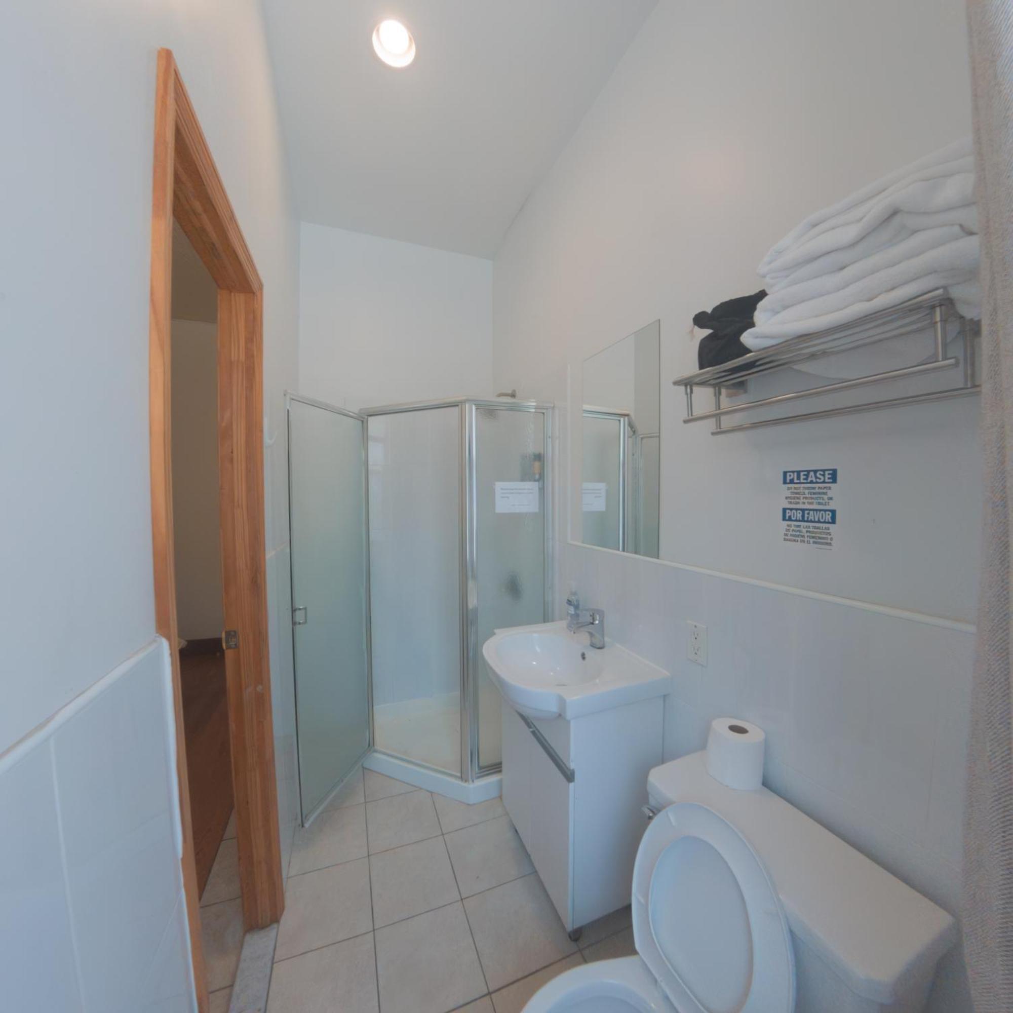 Deluxe Quadruple Room Private Bathroom