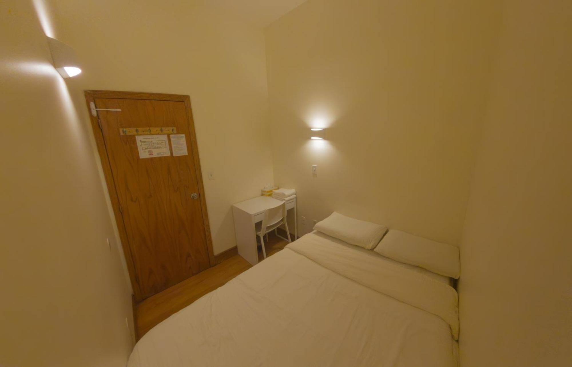 Standard Double No Window