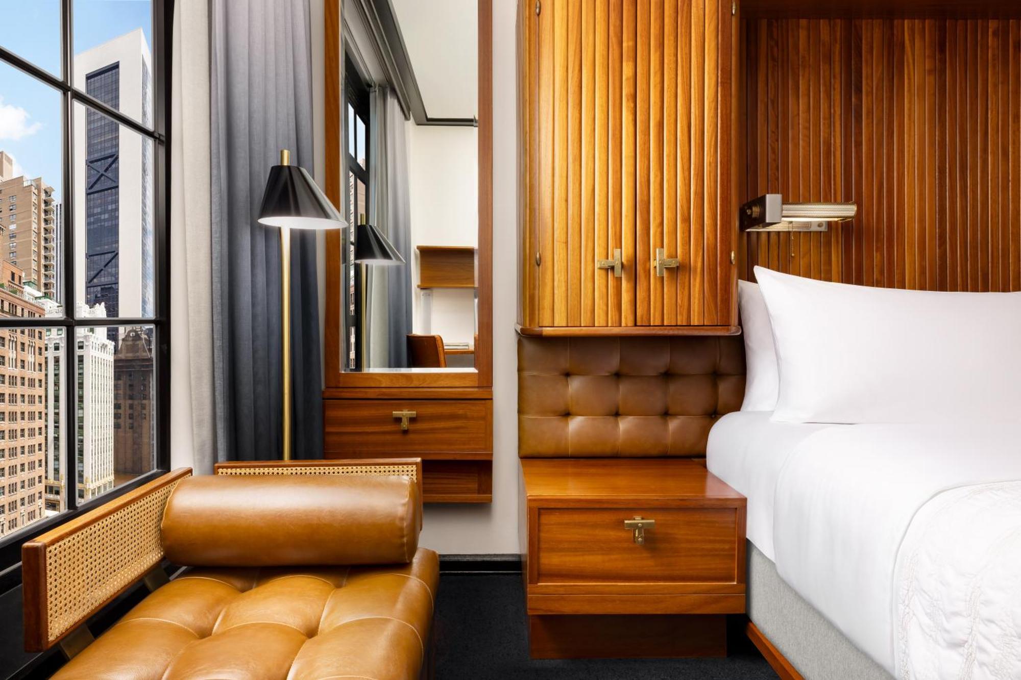 Deluxe King Room City View High Floor