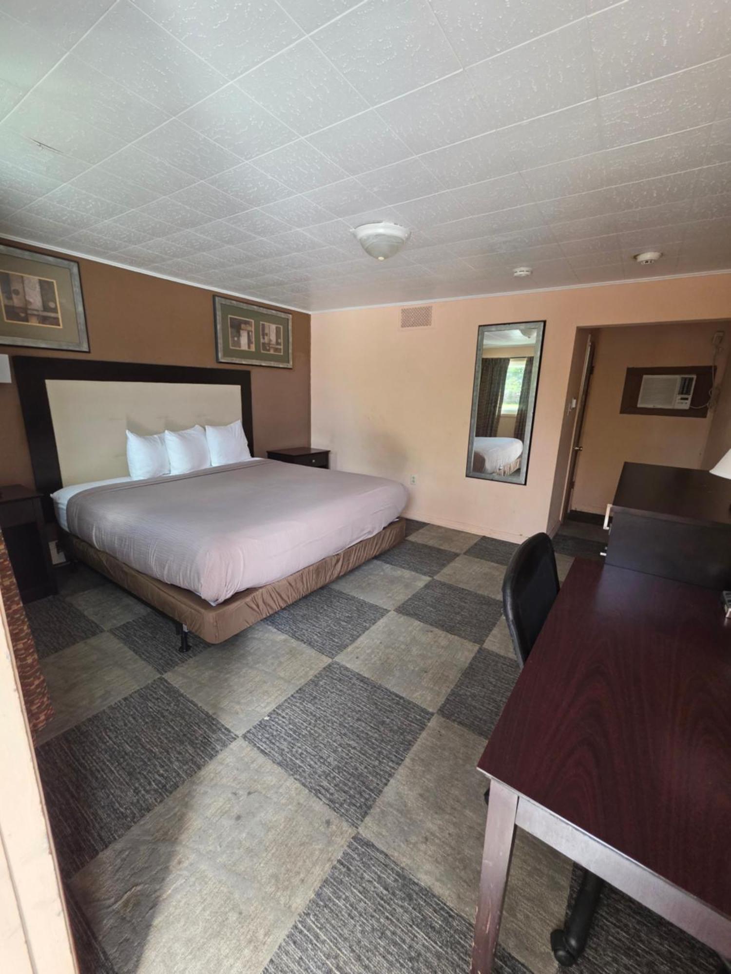 Deluxe King Room