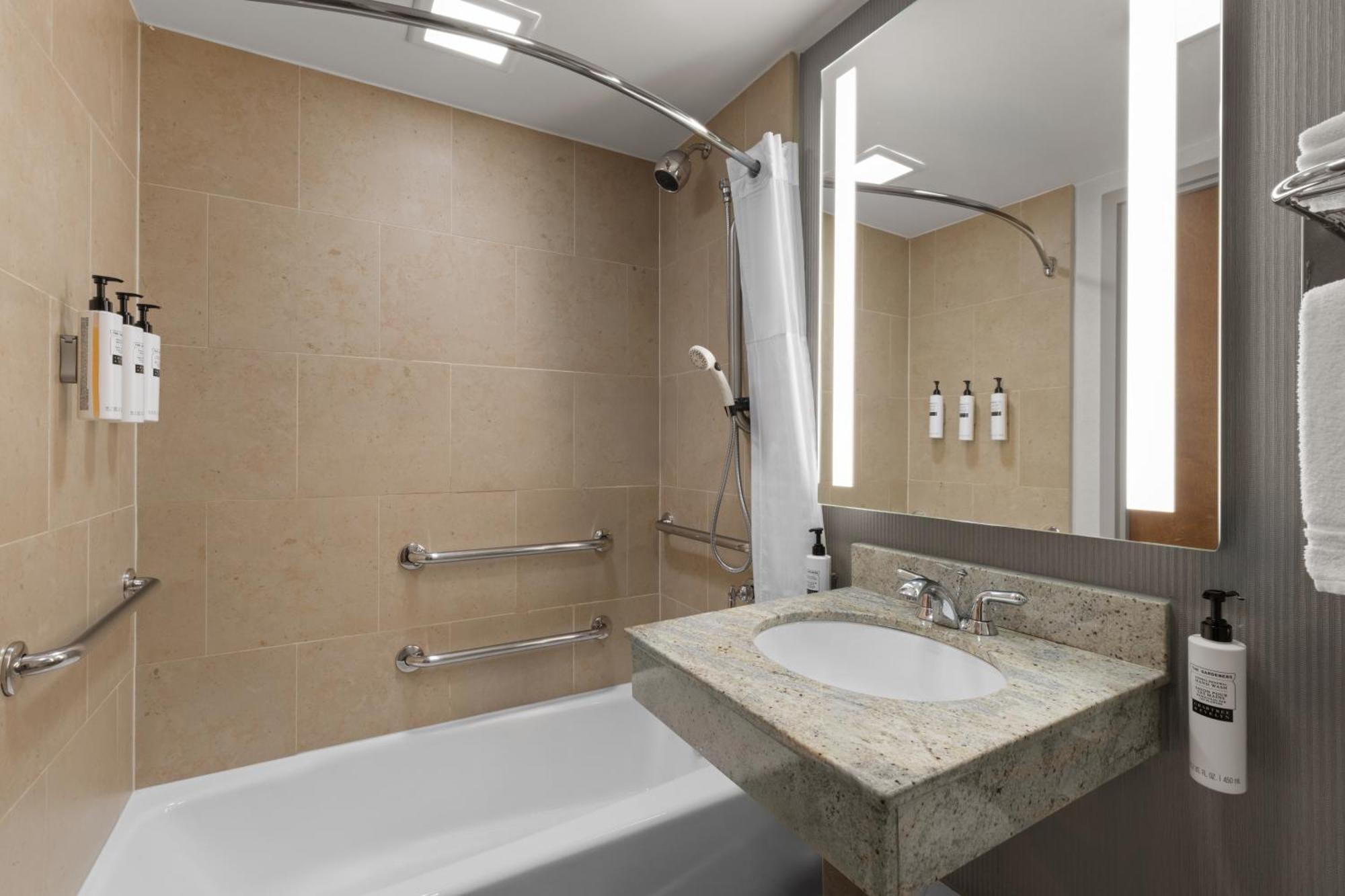 King Room Bath Tub Mobility Access Non-Smoking