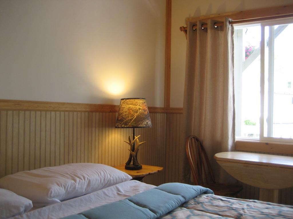 Standard Queen Room One Queen Bed