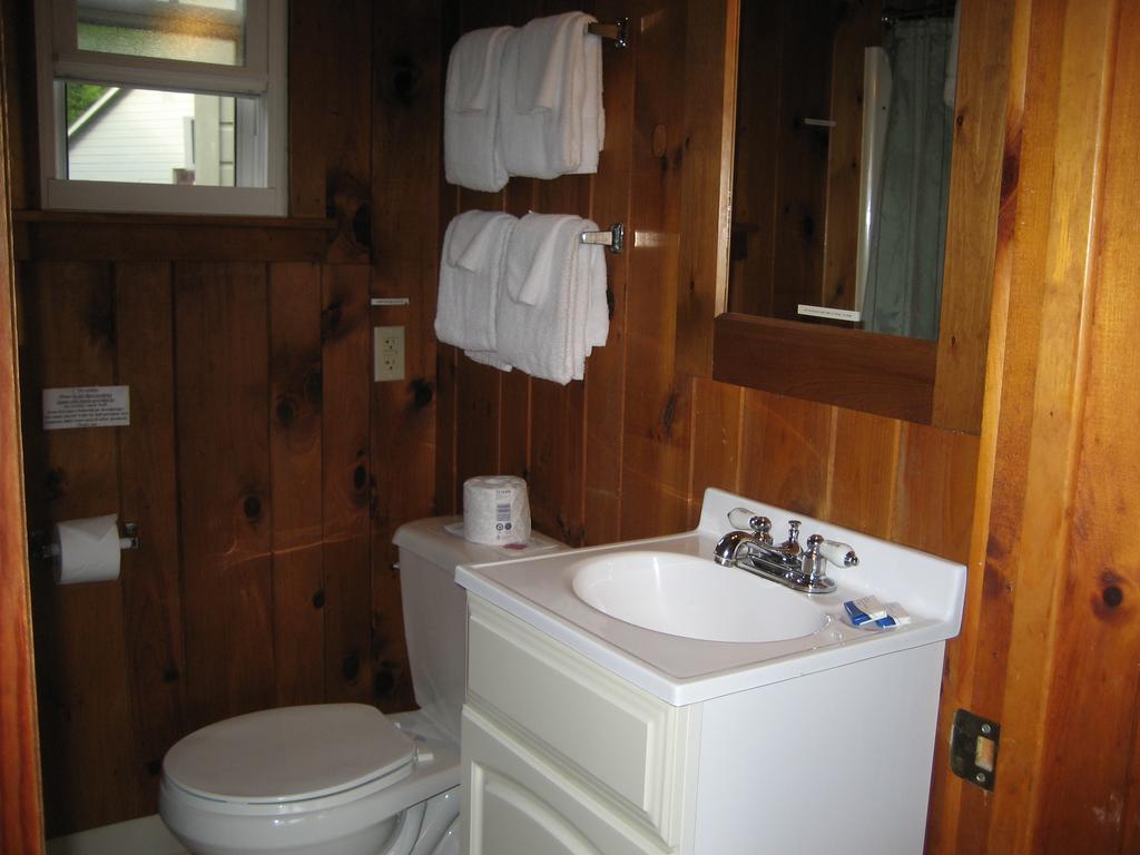 Queen Room One Queen Bed Lake View
