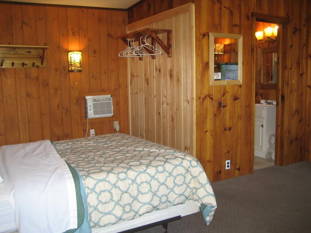 Queen Room Two Queen Beds Lake View