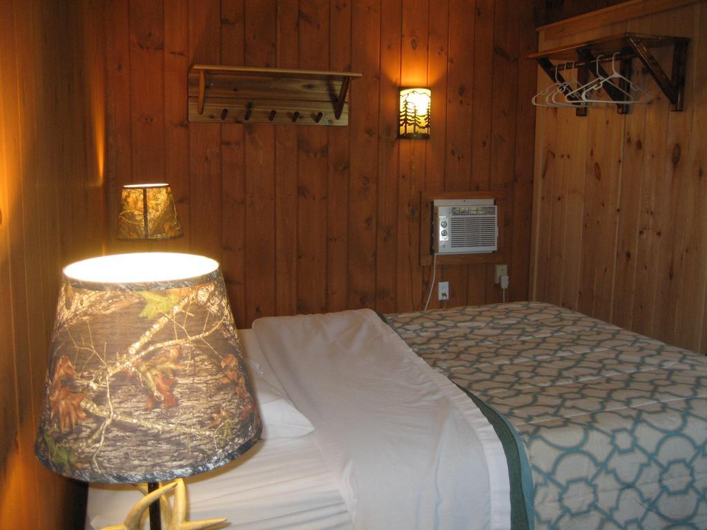 Queen Room Two Queen Beds Lake View
