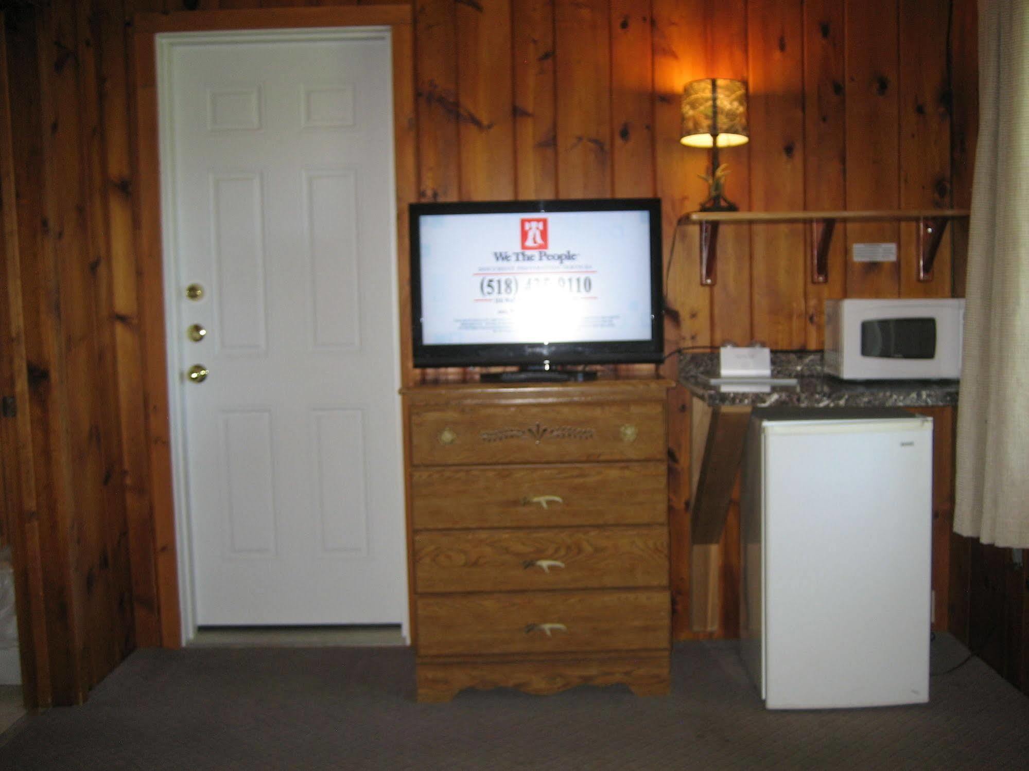 Queen Room Two Queen Beds Lake View