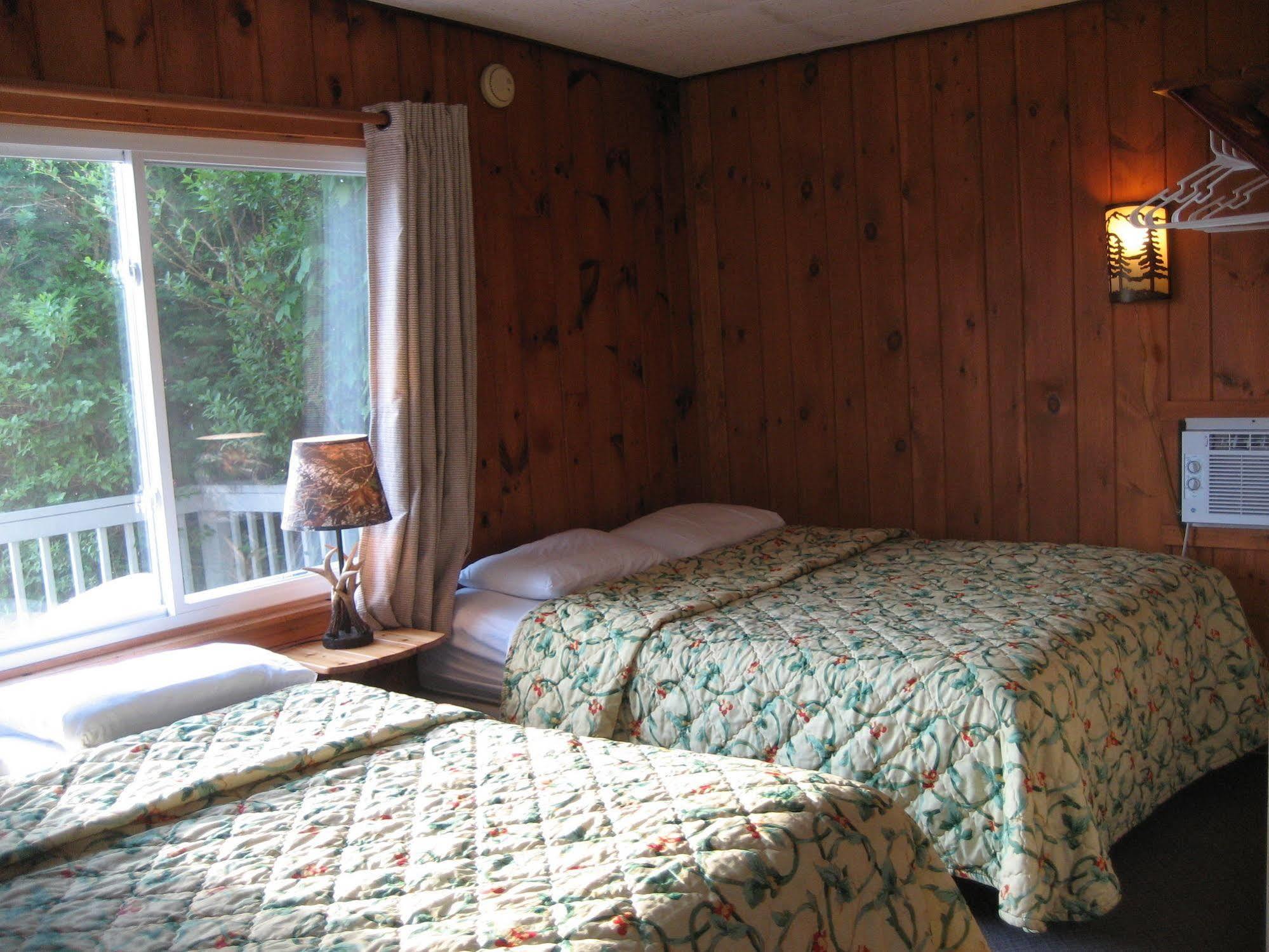 Queen Room Two Queen Beds Lake View