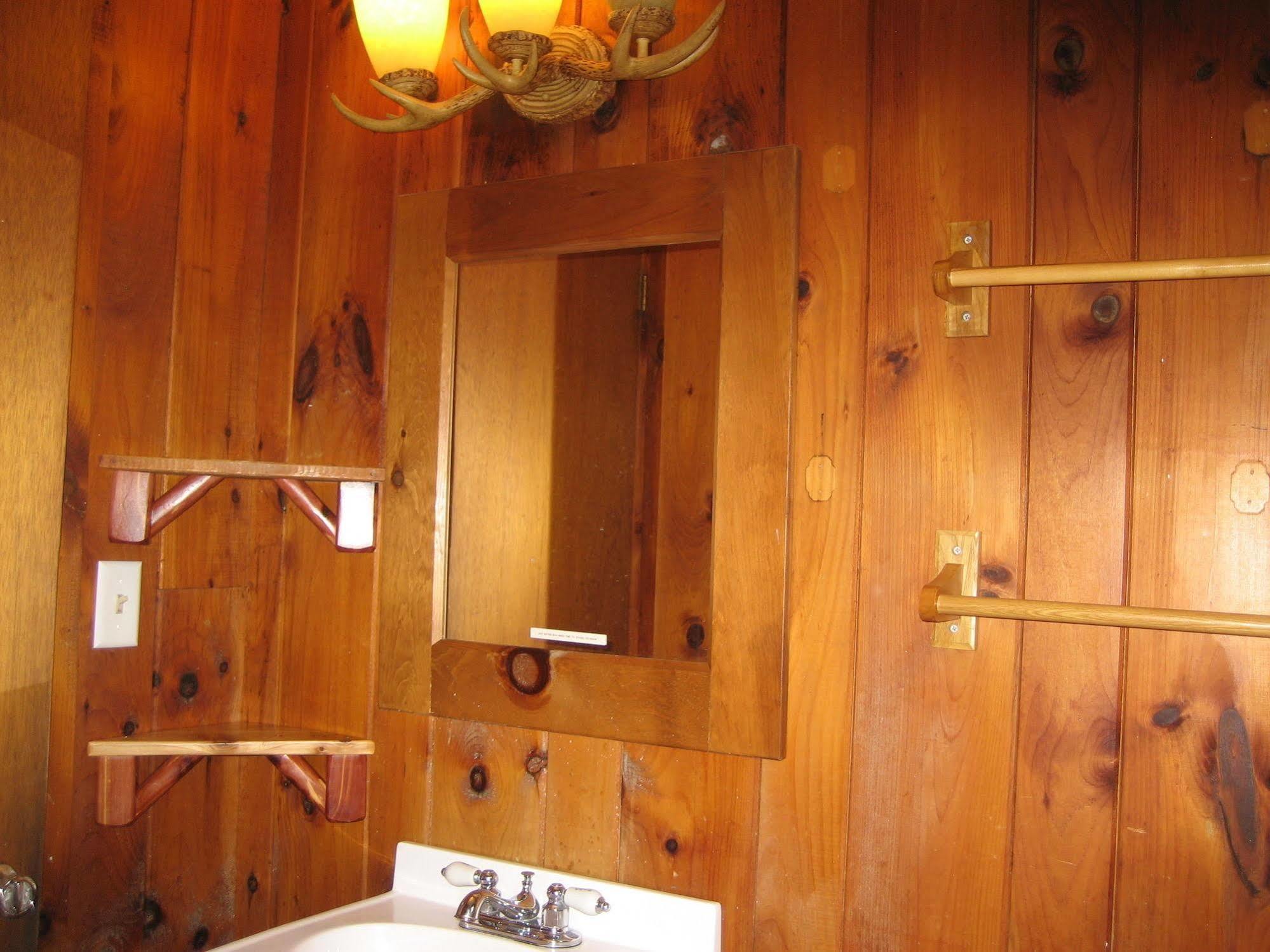 Queen Room Two Queen Beds Lake View