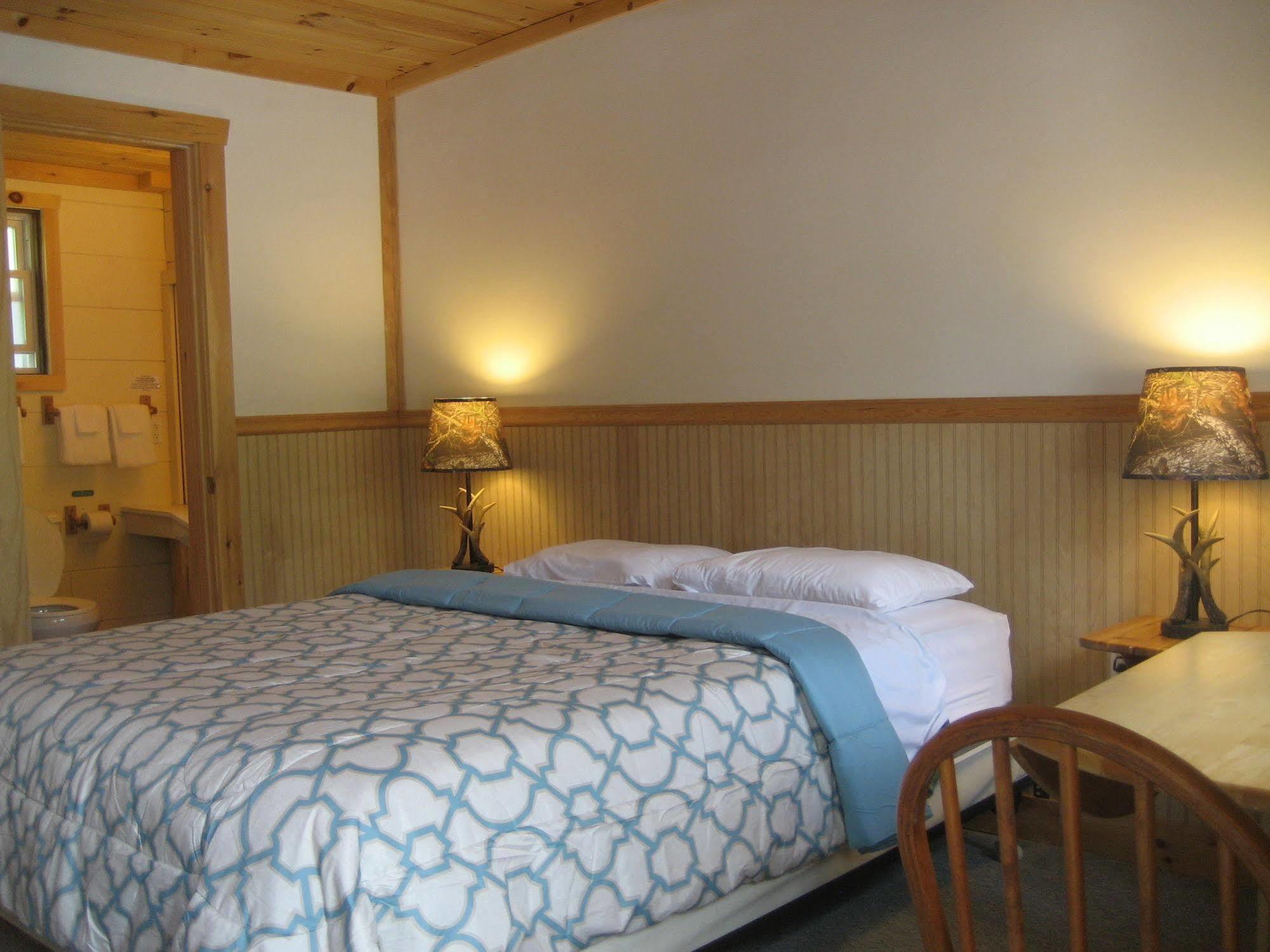 Standard Queen Room One Queen Bed