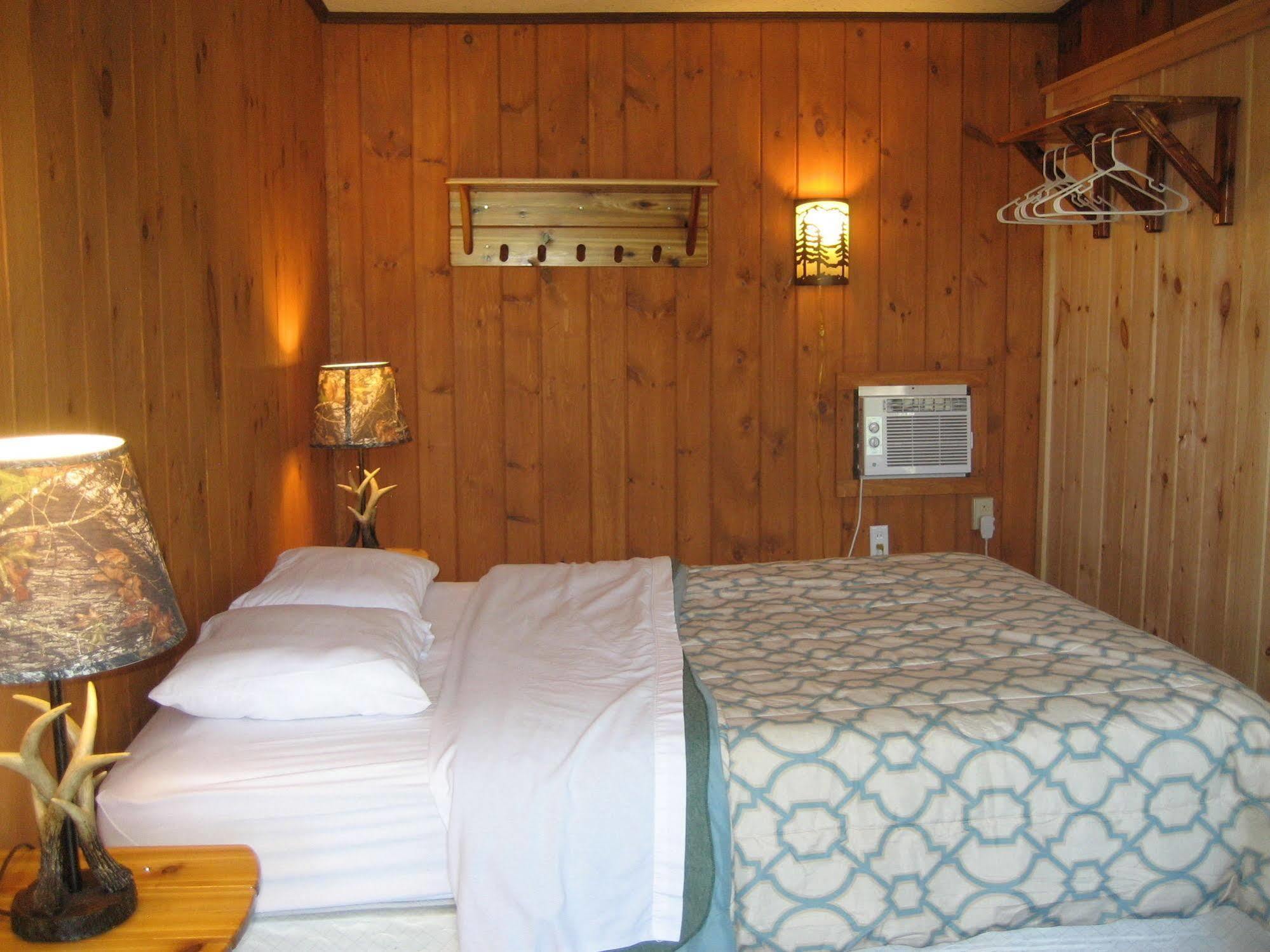 Queen Room Two Queen Beds Lake View