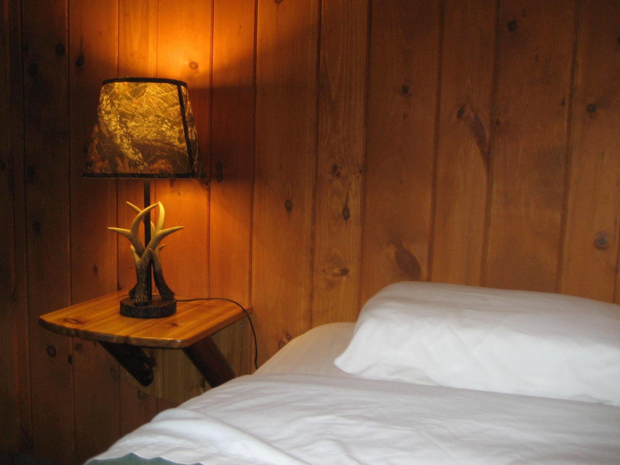 Queen Room Two Queen Beds Lake View
