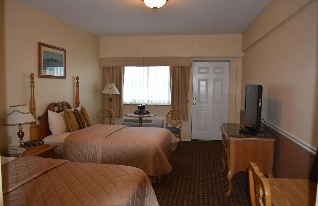 Riveredge Resort Hotel-1