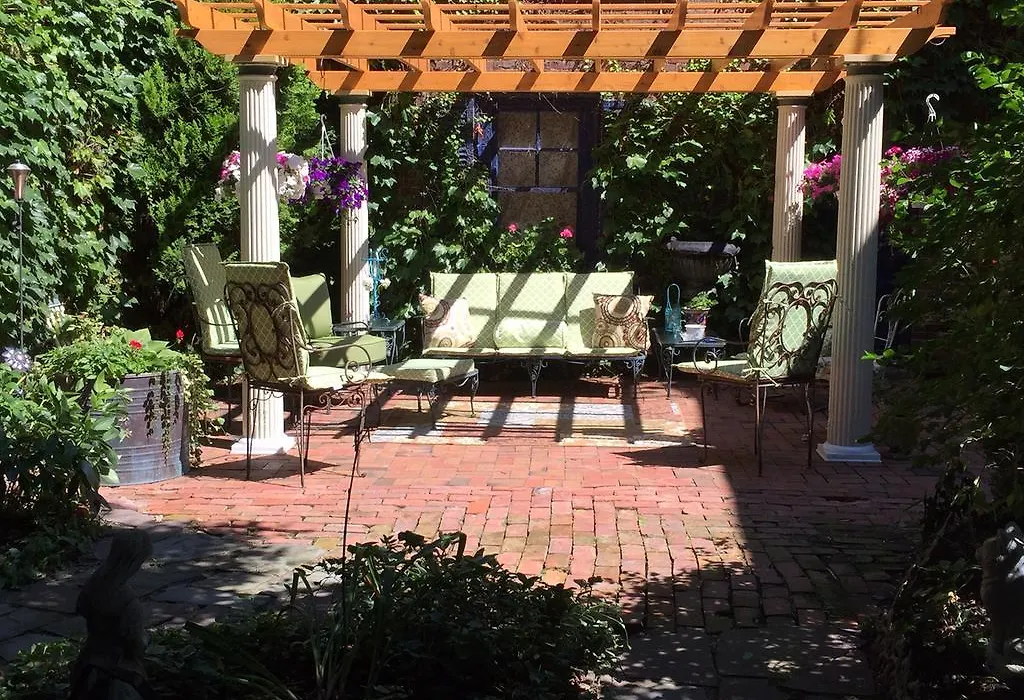 A B&B At The Edward Harris House Inn-1