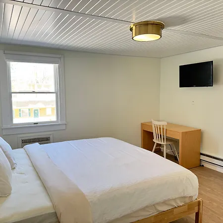 Maple Leaf Inn Lake Placid-3