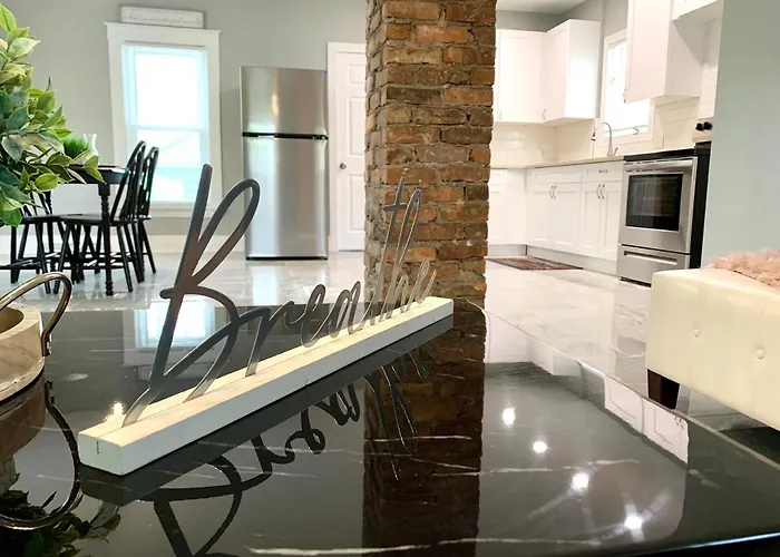 Haustierfreundliches The Oakwood Cottage- With Private Yard & Parking, Minutes From Falls & Casino By Niagara Hospitality Niagarafälle