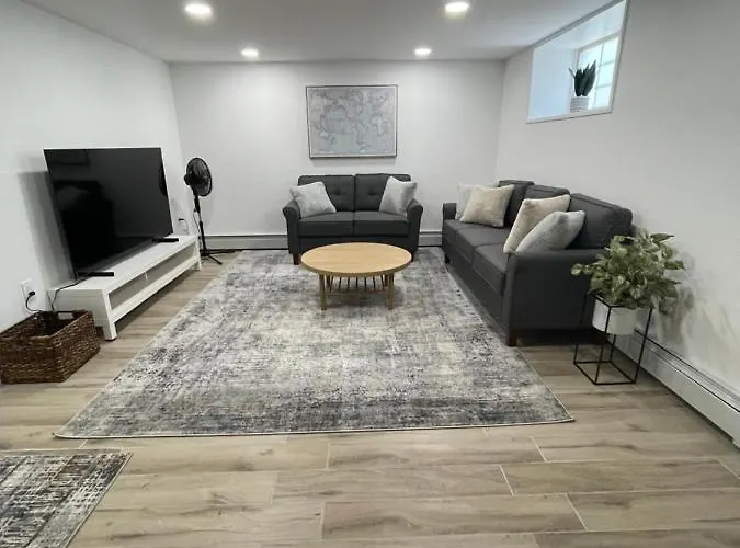 Modern Entire House In Astoria With Car Parking Villa New York