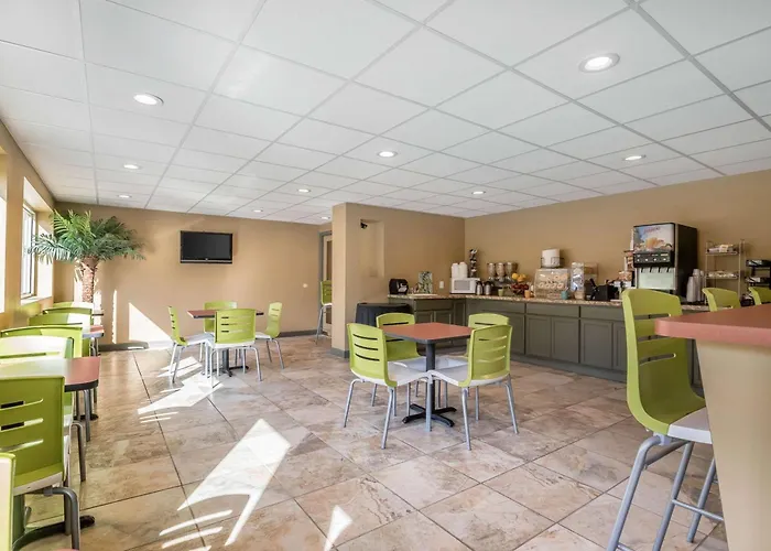 Econo Lodge Inn & Suites Binghamton
