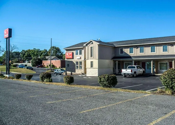 Econo Lodge & Suites Airport North Syracuse
