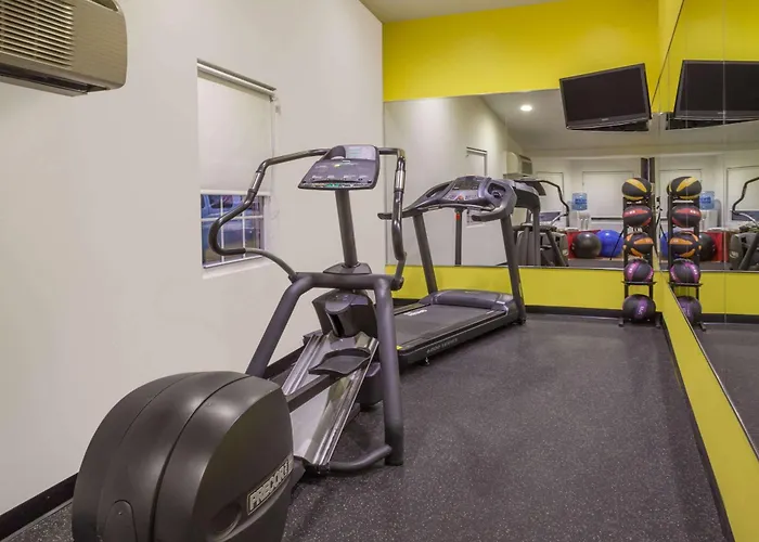 Woodbury (Nassau County) Hotels