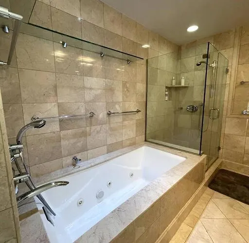 Large 3 Bedroom 2 Blocks From Times Square New York