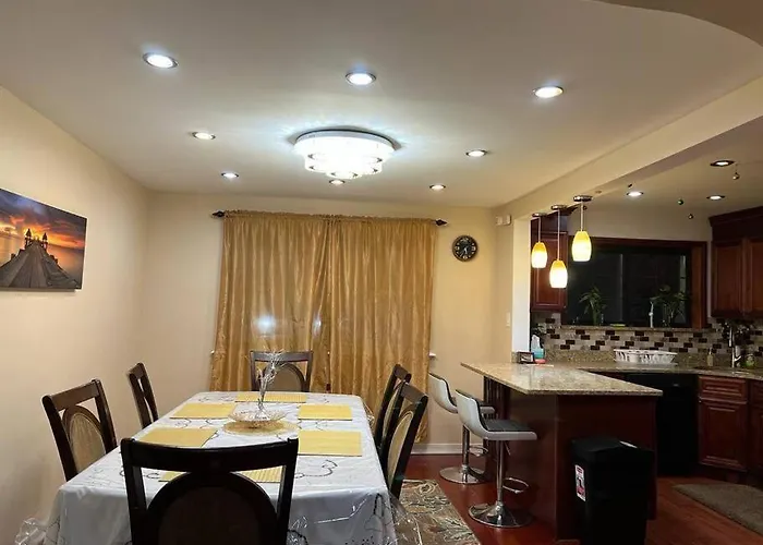 18 Min 2 Time Square Manhattan 3 Bedroom 1.5 Bath New York