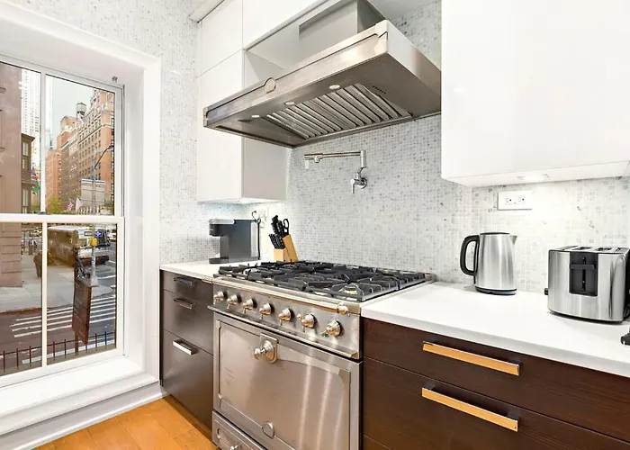 Luxurious 5 Bedroom Townhouse New York