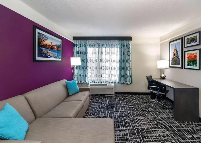 La Quinta By Wyndham Latham Albany Airport Hotel