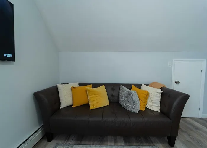 Newly 5 Star 3 Beds 1 Bath Ideal Short Term Rental Schenectady