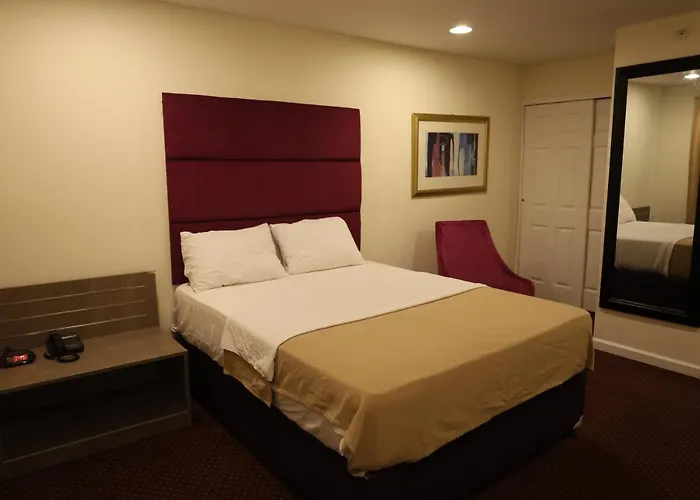 Hotels in Warwick