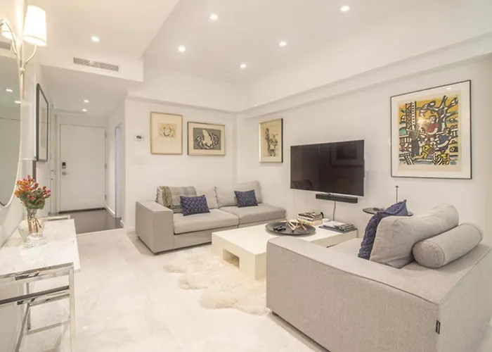 Experience Luxury Living In The Heart Of New York City With This Exquisite Home