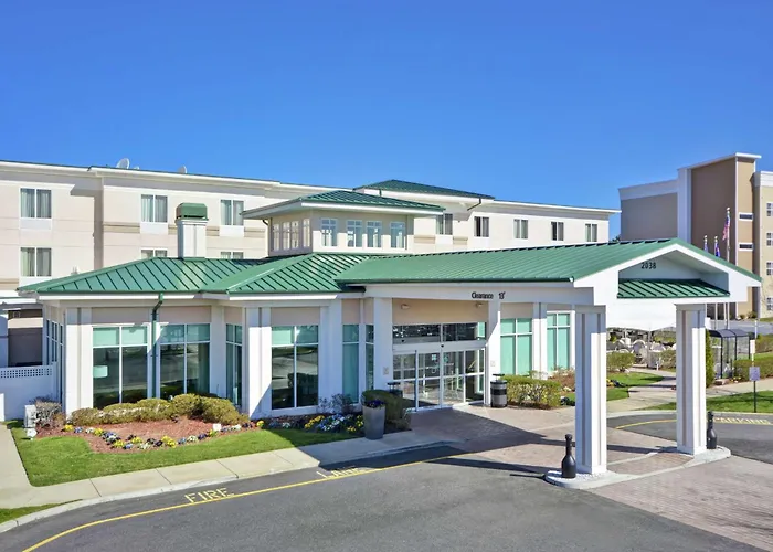 Riverhead hotels near Long Island Aquarium
