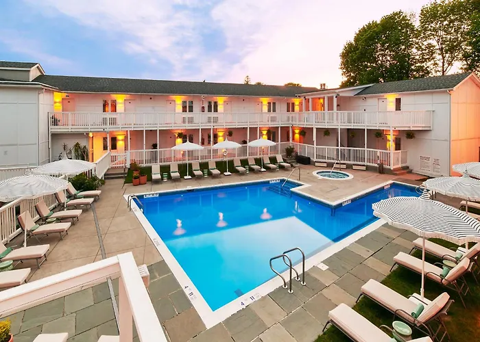 Pet friendly Greenporter Hotel