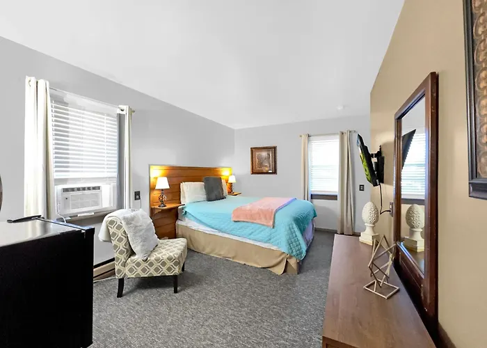 Timberline Lodge, Downtown Ellicottville - Near Ski Resort