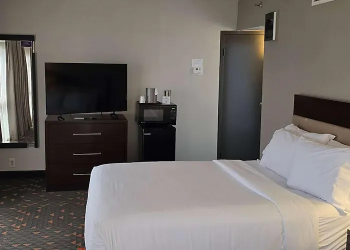 Rochester hotels near Frontier Field