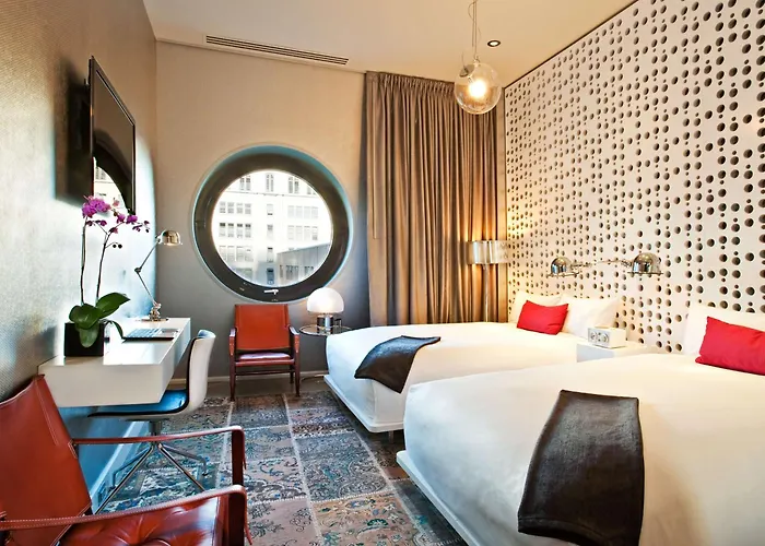 New York Pet Friendly Lodging and Hotels near World Trade Center Memorial Foundation