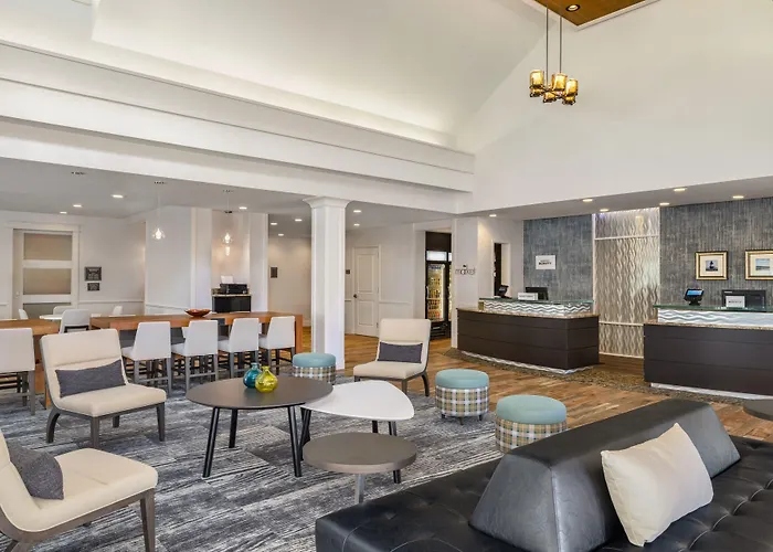 Central Islip Hotels