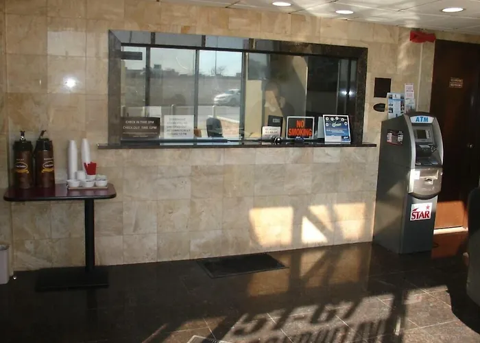 Hotel Super 8 By Wyndham Jamaica North Conduit New York