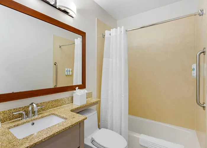 Comfort Inn New York Con una pista da Golf